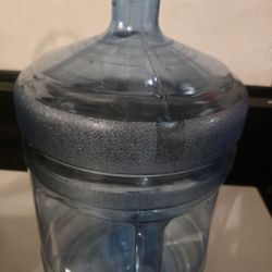 5 Gallon Reusable Leak-Proof Plastic Water Gallon Jug Container with Handle - Made in USA