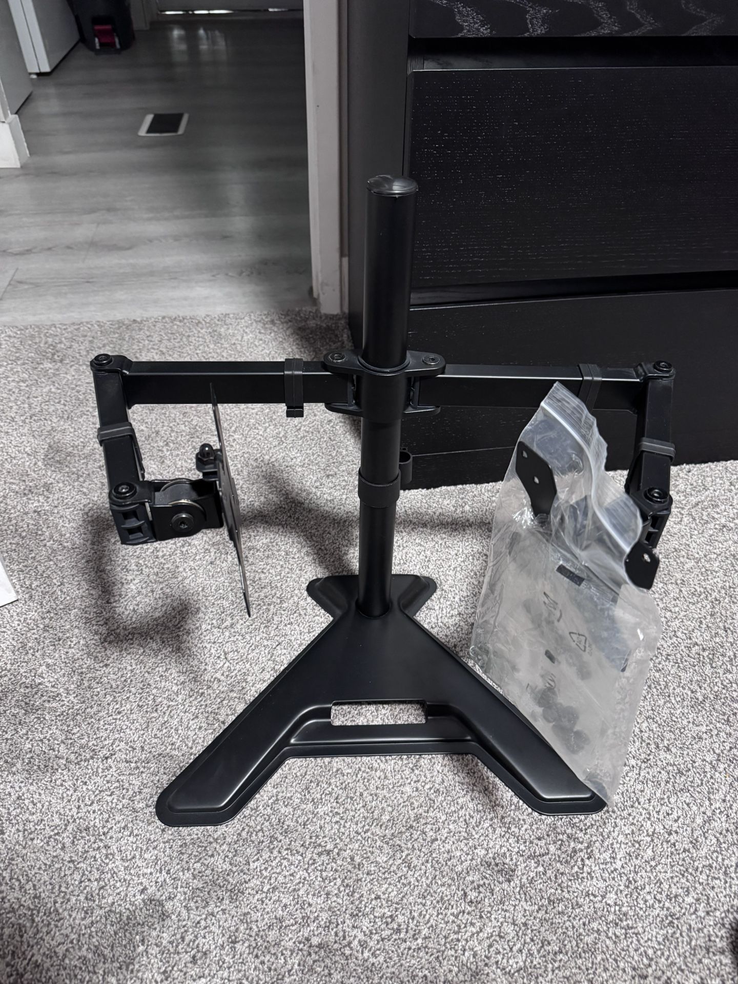 MOUNT PRO Dual Monitor Stand