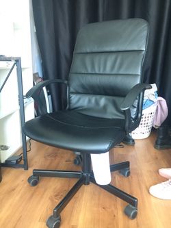 Swivel office chair
