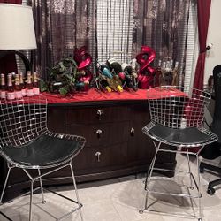 Modern Metal Chair for Dining and Kitchen Use.