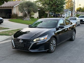 Nissan Altima 2025