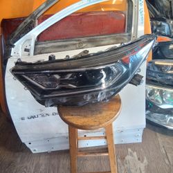 2019 Toyota Rav4  Left headlight