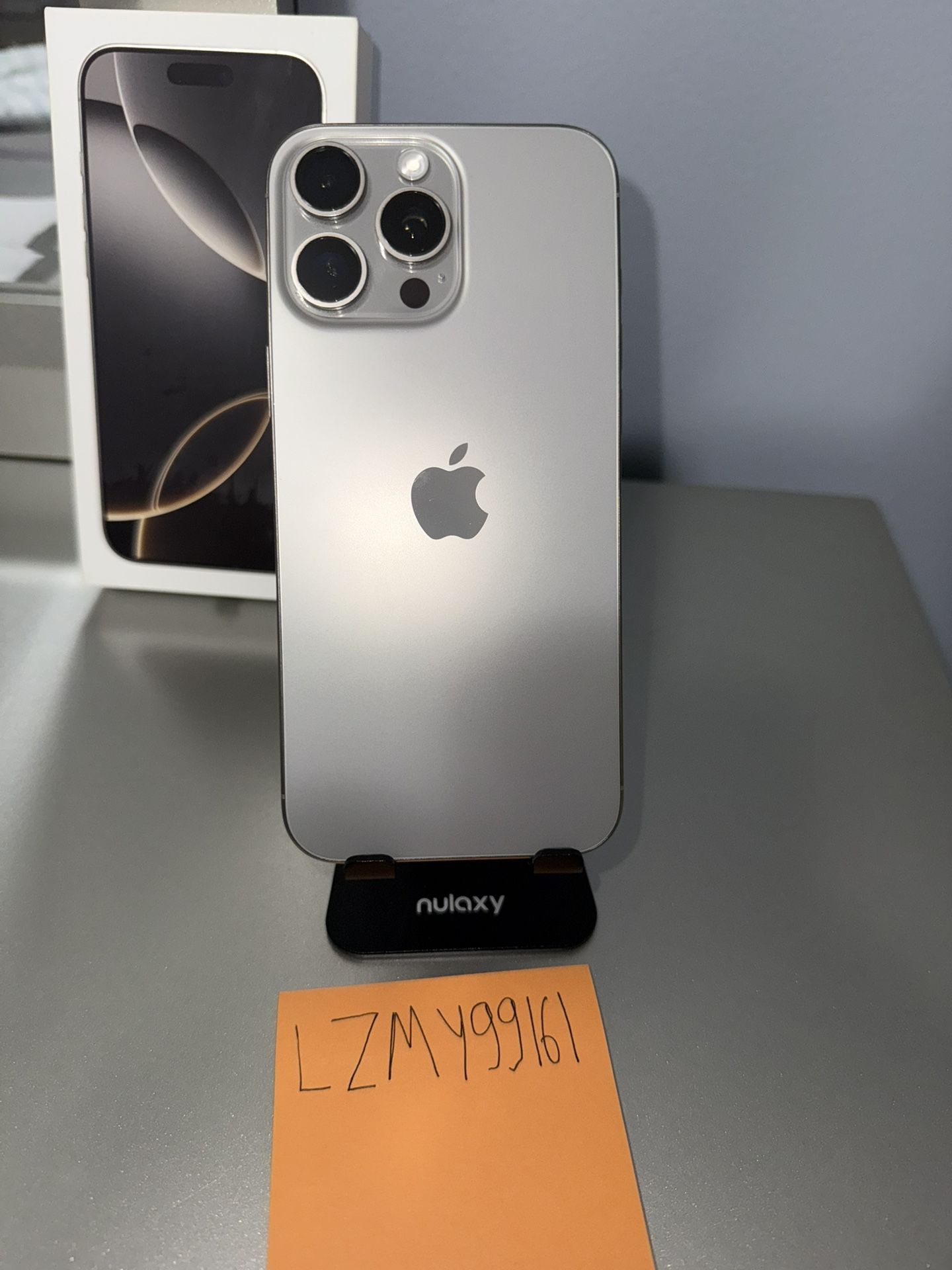 iPhone 16 Pro Max Unlocked 256 gb Natural Titanium