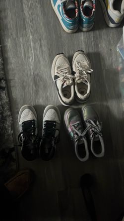 3 pairs of Nikes all for 150$
