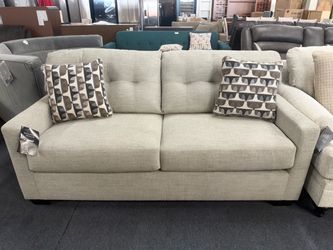Signature Design by Ashley Loveseat Sofa，$380