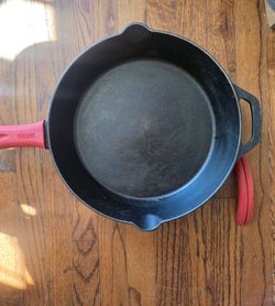 Cuisinel Cast Iron Skillet with Lid - 12"-inch Pre-Seasoned Covered Frying Pan Set + Silicone Handle & Lid Holders + Scraper/Cleaner - Indoor/Outdoor,
