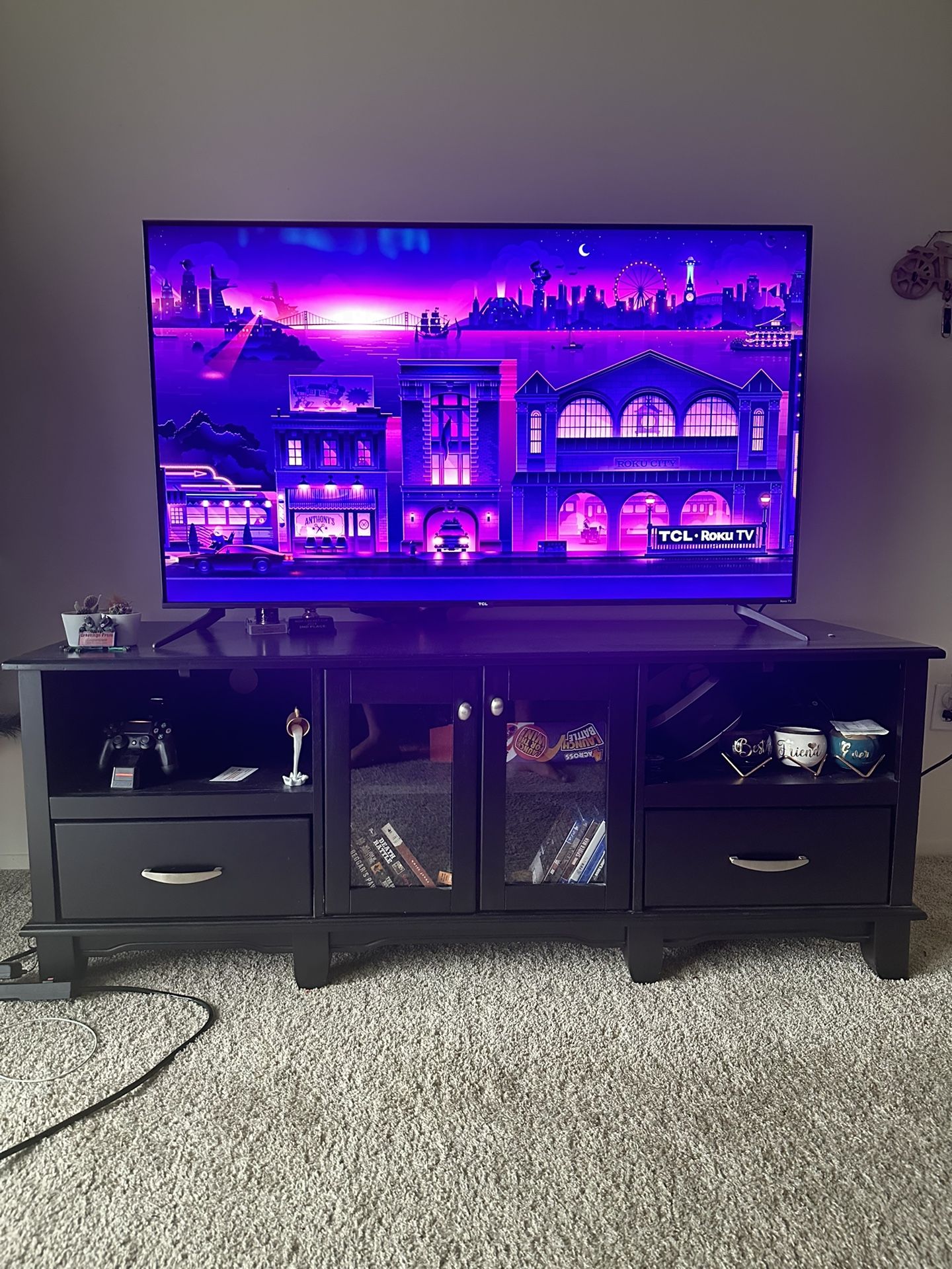TV Stand/Entertainment center