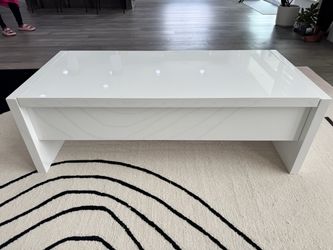 Good condition Crate and Barrel center table with storage