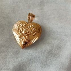 Gold Plated Pendant/Dije De Corazón De Oro Laminado 