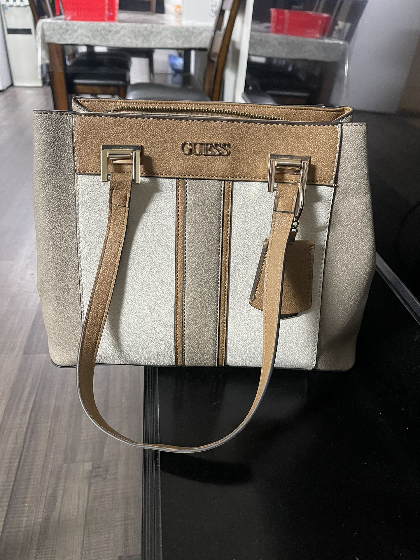 Woman's Hand Bag Excellent Condishon Pick Up Raseda And Vanowen