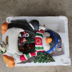 Traditional Vintage Porcelain Christmas Musical Penguin Spinning Music Box. 