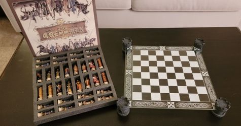 2003 Veronese 3D Medievil Castle Glass Chess Set- Celtic/Crusader Theme
