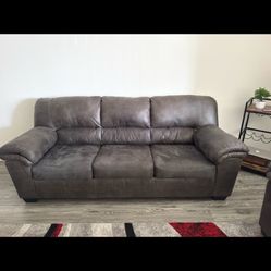 Modern 2-Piece Gray Microfiber Sofa & Loveseat Set – Clean, Comfy & Like New