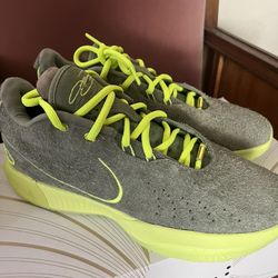 Nike Lebron 21