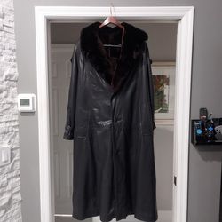 Men's Coat - long leather - fur lined Size 44