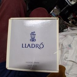 LLADRO handcrafted Porcelain Figurine 