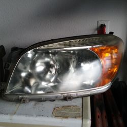2007 Toyota Rav 4 head lights, Good Condition