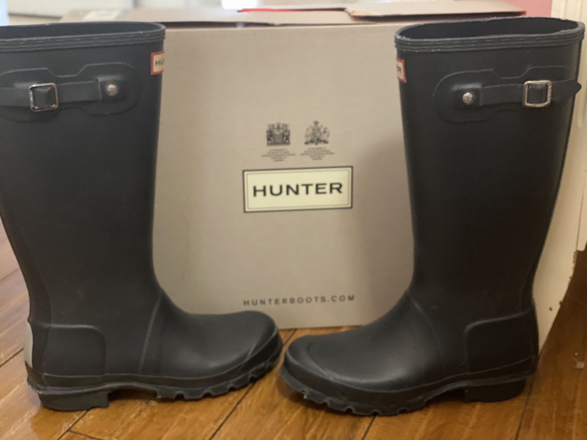 Hunter unisex rain boots size 4boys size 5 girls