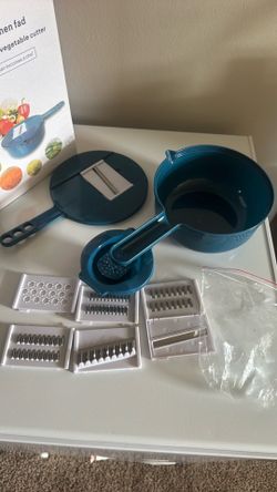 Multi-Function Vegetable Cutter & Mandoline Slicer Set – Like New
