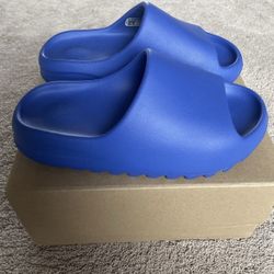 Yeezy Slide “Azure” Size 9 And 10