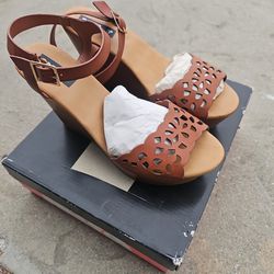 New Light  Wedges Size 9  ..49 In The MALL 