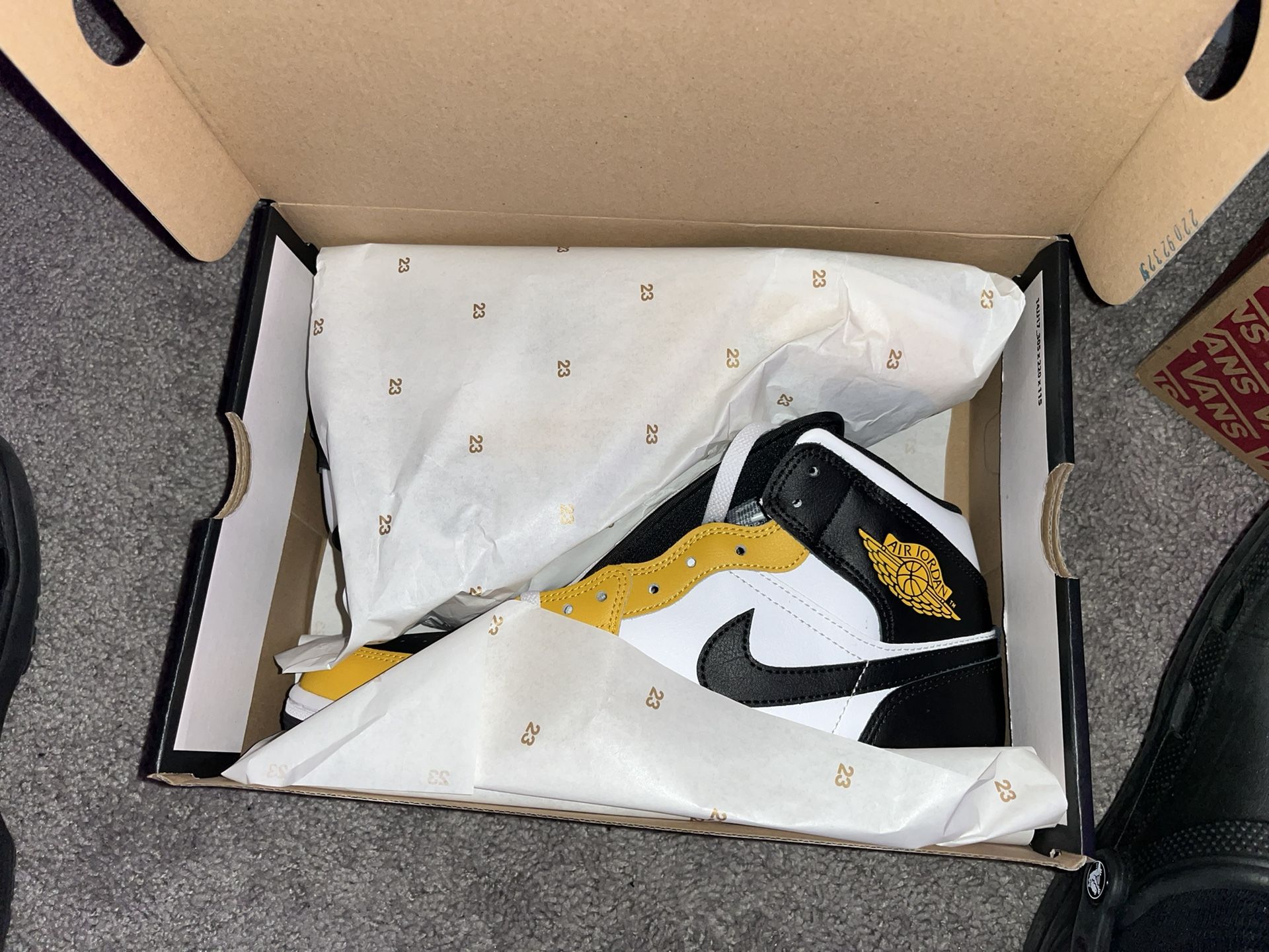 Nike Mid Black And Yellow 