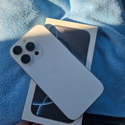 iPhone 16 Pro 256GB Carrier Unlocked Titanium White