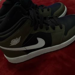New retro Black White Olive Jordans
