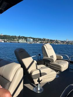Pontoon boat 20 foot