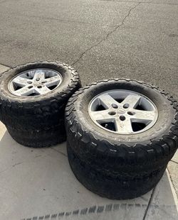 4 Jeep OEM Wheels 17" - Rims in Good Condition - Tires Included - $350 OBO