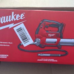 Milwaukee 18V Lithium-Ion Cordless Grease Gun 2-Speed