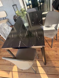 Nice Dining Set 🩶🖤