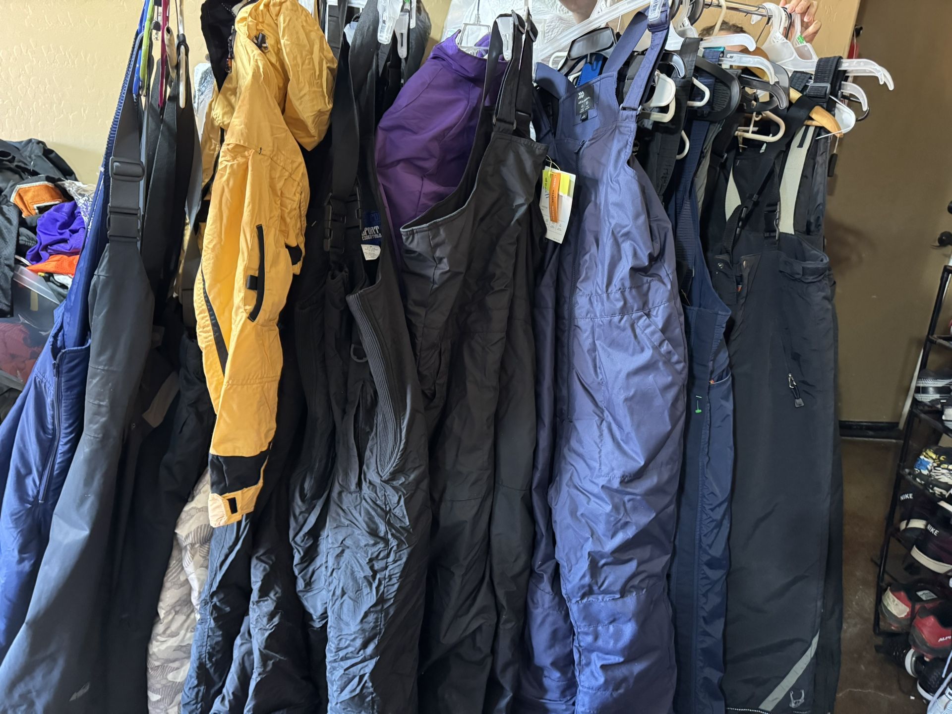 Snowboarding ski snow clothes (67 ave and happy valley)