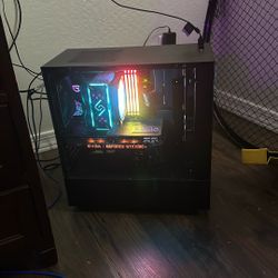 Windows 11 Desktop Computer