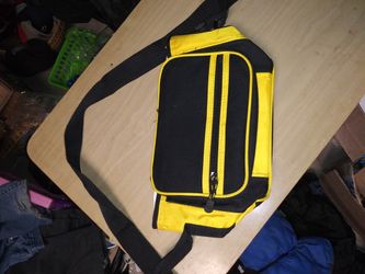 Insulated crossbody lunch bag