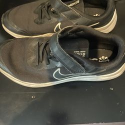 GIRLS NIKE STAR RUNNER TENNIS SHOES