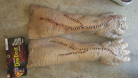 New Vintage 2004 Don Post Studios Monster hands