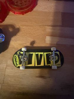 Vivid wood fingerboard