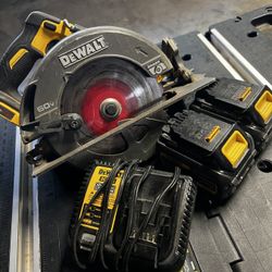 Dewalt Circular Saw 2x Flexvolt Batteries