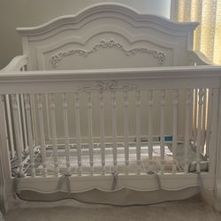Aurora Cream White Baby Crib 