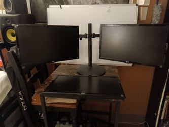 Three 22" LG monitors