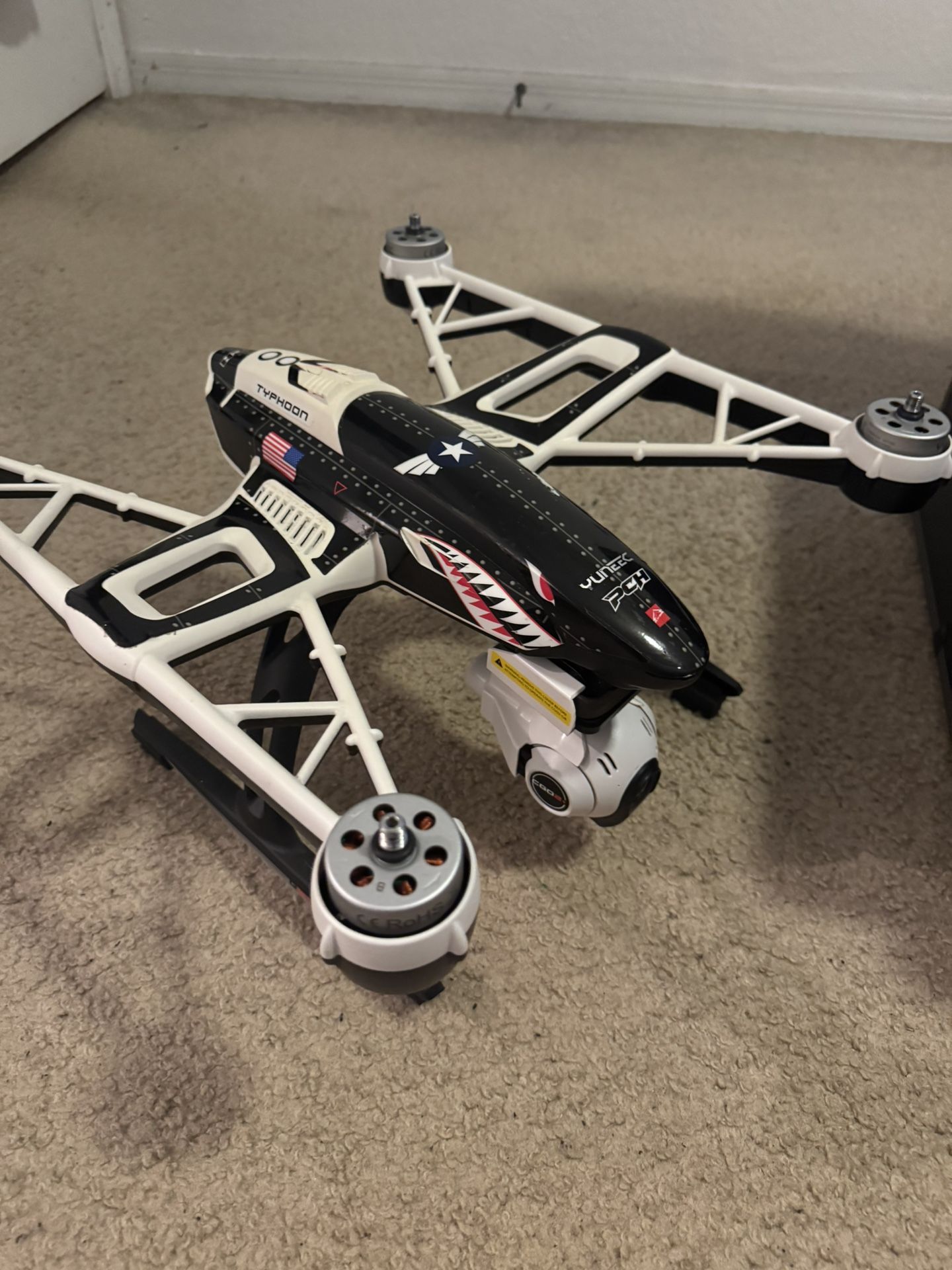 Yuneeq Q500 + Typhoon Drone