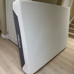 Milliard Full 10 Inch Semi-Firm Memory Foam Mattress Very Clean and Excellent Condition Like New