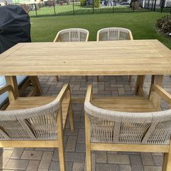 🎉 Flash Sale! Stylish Dining Table– Quick Pickup Deal!