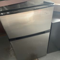 Midea Mini Fridge (stainless) Refrigerator 2 Door Freezer Magic Chef 