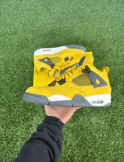 Jordan 4 “Lightning”