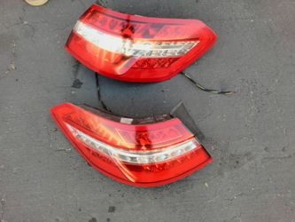 2010-2013 Mercedes E Class Sedan complete tail lights with accessories OEM.