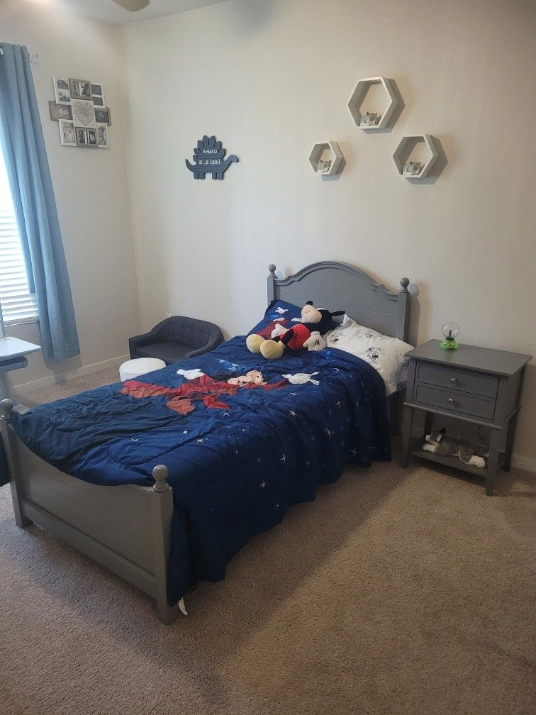 Kids Twin Bed With Mattress And Covers And Cabinet