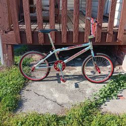 Red Bìke -blue Bike