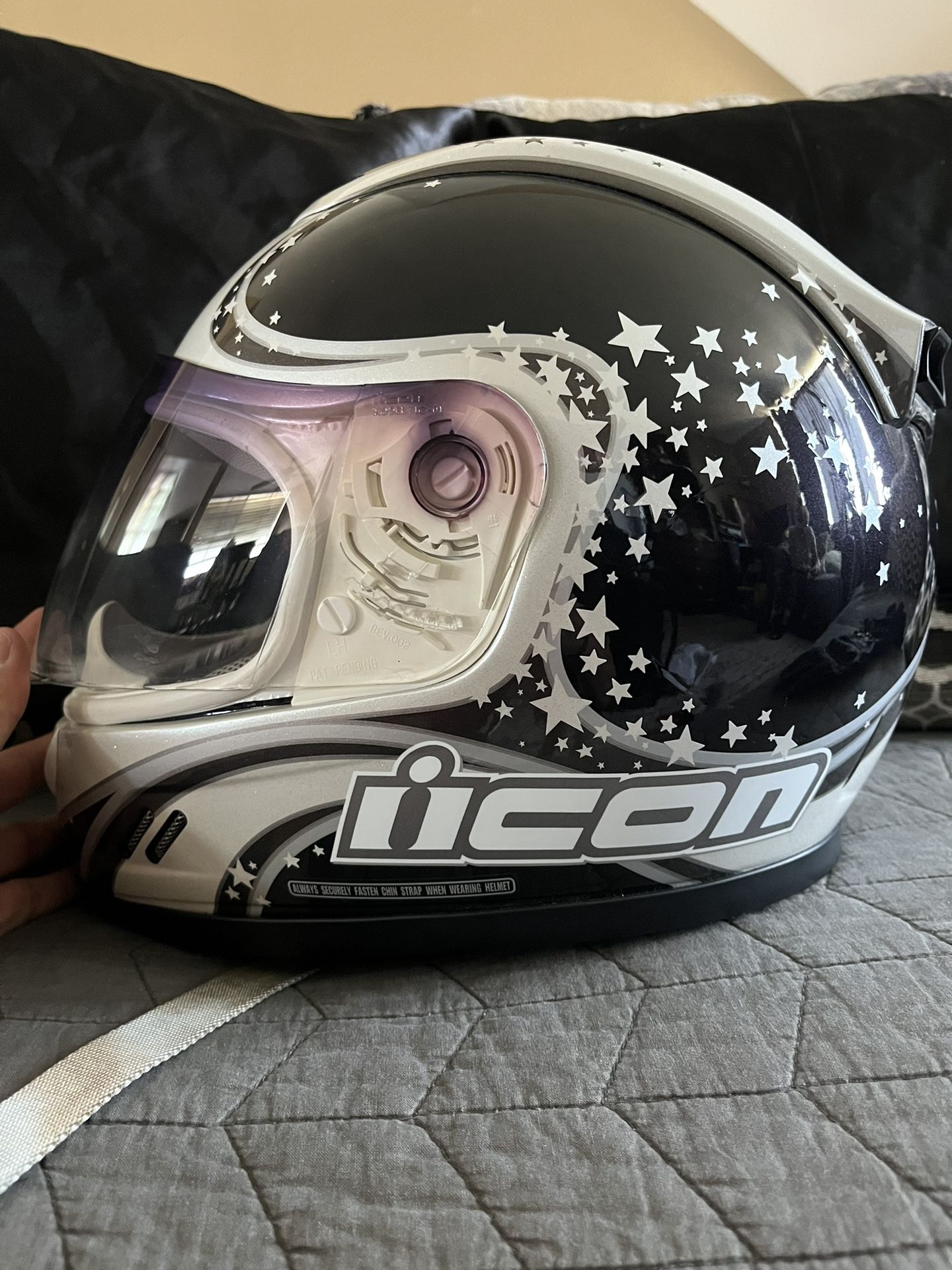 Icon Mainframe GoGo Helmet for Sale in West Covina, CA - OfferUp